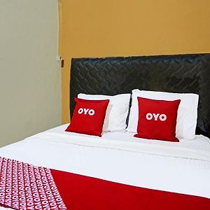 Oyo 91825 Ayu Lestari Homestay