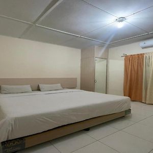 Oyo 92463 Deli Hotel Medan